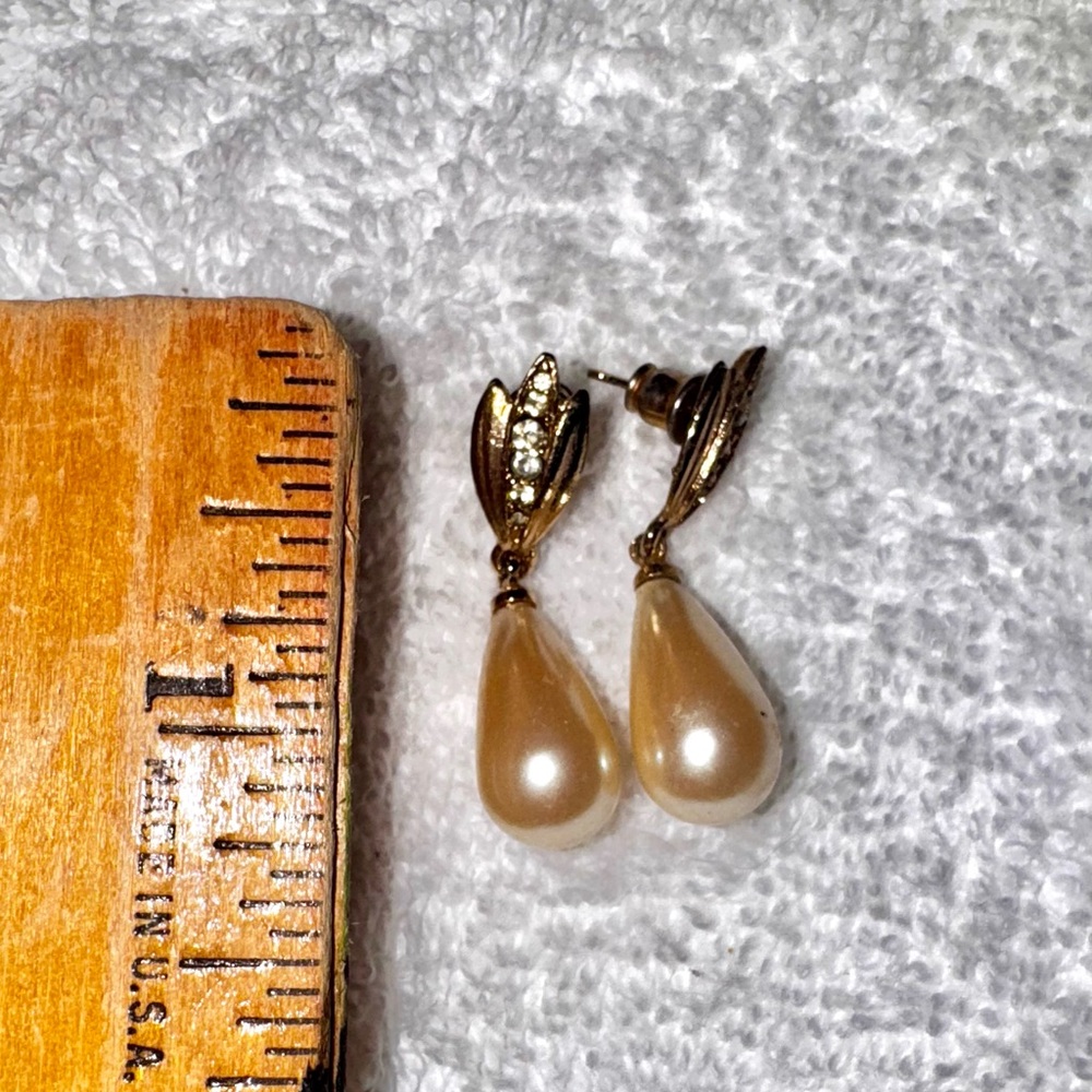 Elegant Gold and Cream Pearl Drop Earrings